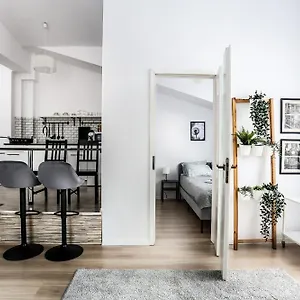 Apartment Fully-furnished With Air Conditioning For Families, Cracow Old Town, Krakow